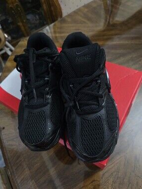 Nike Womens BlackV5 RNR Mesh & Synthetic Athletic Sneakers